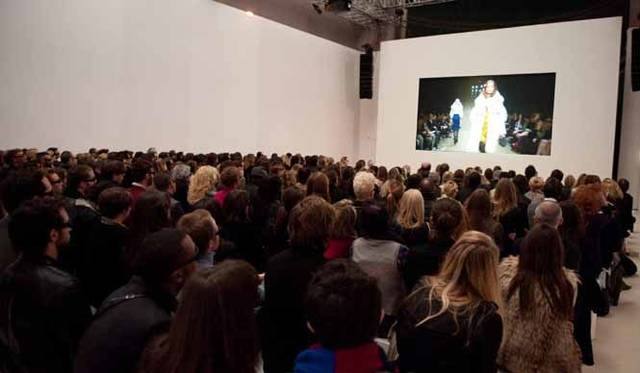 <strong>バーバリー｜BURBERRY</strong>  パリでは16:00スタート。コンセプトストア、コレットと提携した3Dライブストリーミングイベントを開催。