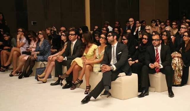 <strong>バーバリー｜BURBERRY</strong>  ドバイでは20:00スタート。アドレスにおける3Dライブストリーミングイベント。