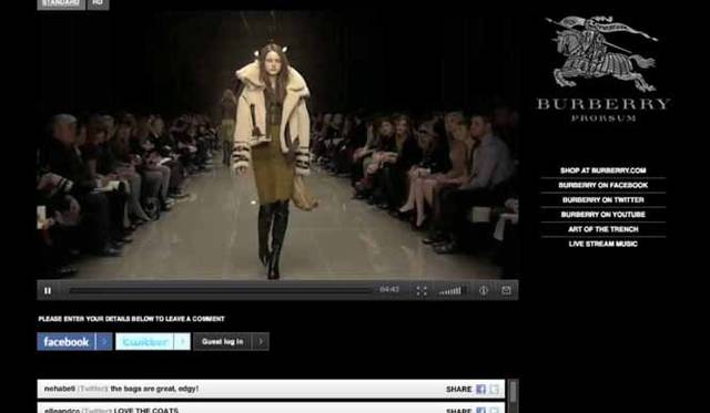 <strong>バーバリー｜BURBERRY</strong>  先シーズンと同様、live.burberry.comを通じて、2Dでもライブストリーミング配信がされた。サイトにアクセスしたひとは、ショーの様子をリアルタイムで見ながら、フェイスブックやツィッターを通じてコメントを投稿できる、という仕組み。