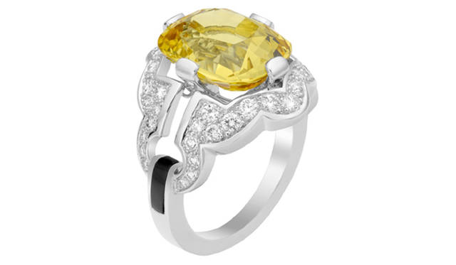 ヴァン クリーフ＆アーペル｜Van Cleef&Arpels|ハイジュエリーコレクション「Les Audacieuses（レ オダシューズ）」　ゾリーナ リング[イエローサファイア×オニキス×ダイヤモンド]924万円（税込予価）