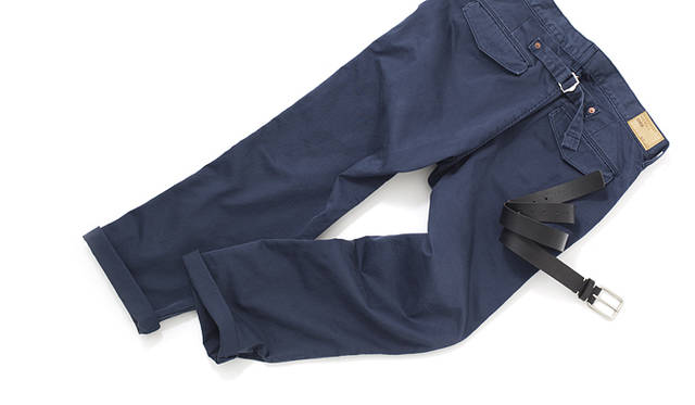 　トラウザーズ 1万9950円、ベルト 1万500円