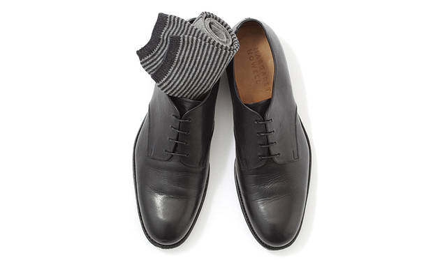 　シューズ 8万2950円、ソックス 2625円