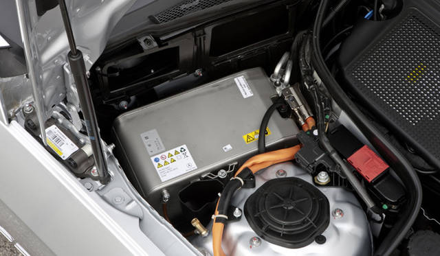 <b>Mercedes-Benz E300 Blue Tec Hybrid｜メルセデス・ベンツ E300 ブルーテックハイブリッド</b>