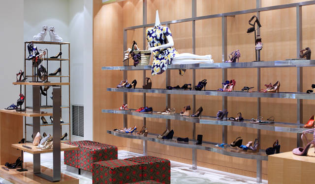 バーニーズ　ニューヨーク｜バーニーズ　ニューヨーク神戸店 1階