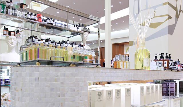 バーニーズ　ニューヨーク｜バーニーズ　ニューヨーク神戸店 1階