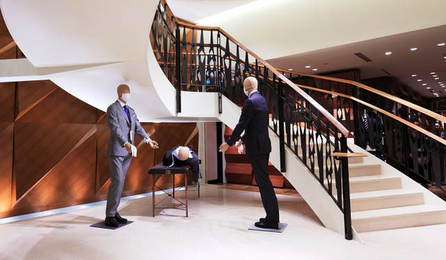 バーニーズ　ニューヨーク｜バーニーズ　ニューヨーク神戸店 地下1階