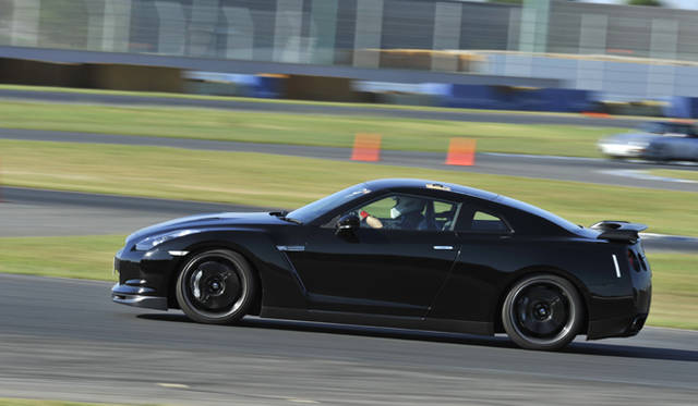 　ストレートが短くタイトコーナーが多いため、トランスミッションオイルがあっという間に上昇してしまう。