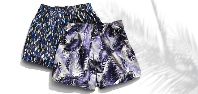 <br />上質な綿をサテン織りにしており、光沢感とソフトな風合いが特徴的。リラックス感溢れるプリントがポイント。上｜トランクスM・L 2940円、LL3465円、下｜トランクス　M・L2730円、LL3255円（グンゼお客様相談室　0120-167874）