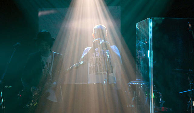 YOKO ONO PLASTIC ONO BAND｜BROOKLYN ACADEMY OF MUSIC FEBRUARY 16th 2010｜小山田圭吾（ザ・コーネリアス・グループ）、マイケル・レオンハート（Michael Leonhart / プラスティック・オノ・バンド）