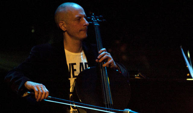 YOKO ONO PLASTIC ONO BAND｜BROOKLYN ACADEMY OF MUSIC FEBRUARY 16th 2010｜エリック・フリードランダー（Erik Friedlnder / プラスティック・オノ・バンド）