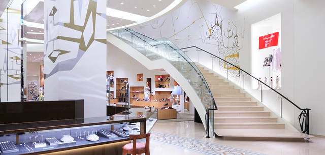 BARNEYS NEW YORK｜バーニーズ　ニューヨーク神戸店 1階