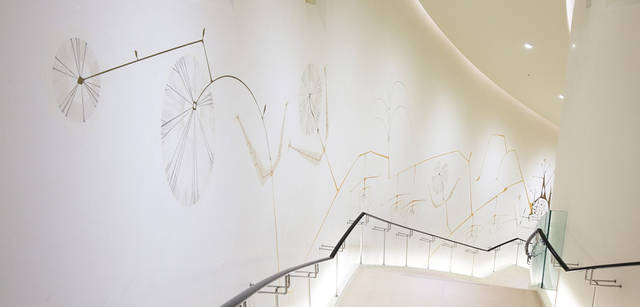 BARNEYS NEW YORK｜バーニーズ　ニューヨーク神戸店 2階から大階段を見下ろす