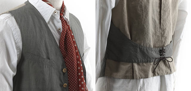 <strong>Paul Smith COLLECTION│ポール・スミス コレクション</strong><br />ベスト2万3100円、シャツ2万3100円、スカーフ1万3650円