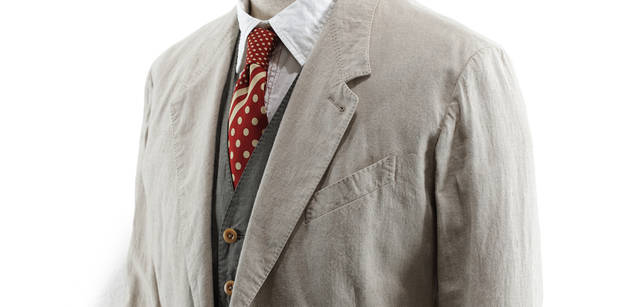 <br />ジャケット3万9900円、ベスト2万3100円、シャツ2万3100円、ネクタイ9975円