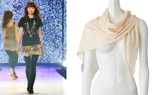 神戸コレクション2010SPRING/SUMMER│バーニーズ　ニューヨーク│I AM by AGYNESS DEYN for BARNEYS GREEN<br>スカーフ１万8900円、プリントTシャツ9345円（4月下旬展開）、スカーフ1万8900円