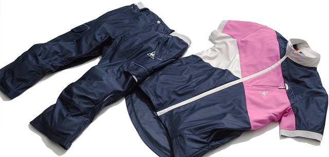 <br />ショートスリーブジャージジャケット 1万1550円、ジャージパンツ 9975円