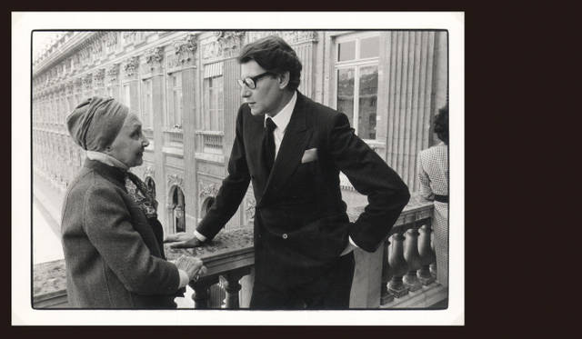 Madame Grès｜マダム グレ　マダム グレとムッシュー、イヴ・サンローラン。1985年パリにて。