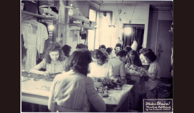 Madame Grès｜マダム グレ　アトリエで働く職人たち。