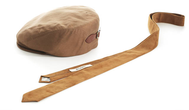 <br />左から：ドライビングキャップ 参考商品、レザータイ 5万400円