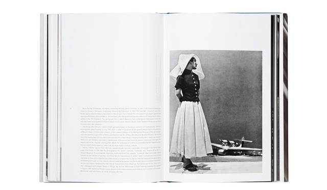 <br />オランダの民族衣装からインスピレーションを受けた「Lowlands」アンサンブル。1936年『ハーパース・バザー』誌掲載されたマン・レイ撮影によるもの。　©『sphinx of fashion』yale university press new haven and london