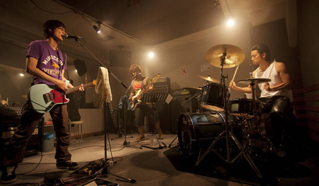 MOVIE｜宮崎あおい、高良健吾 主演作『ソラニン』　監督 三木孝浩インタビュー<br />©2010 浅野いにお・小学館／「ソラニン」製作委員会　写真：太田好治