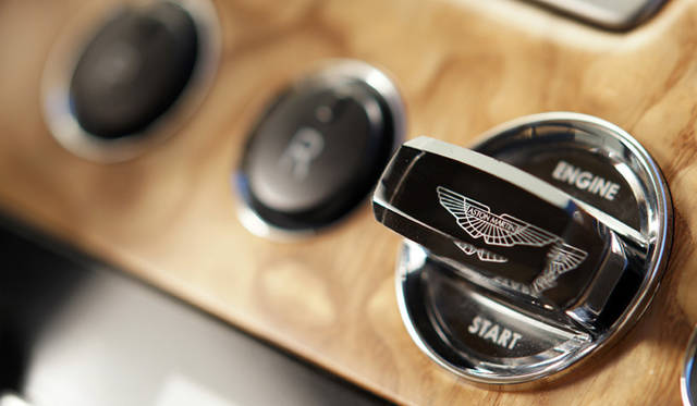 ASTON MARTIN  RAPIDE｜アストン マーティン・ラピード 