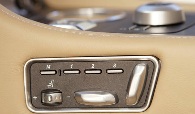 ASTON MARTIN  RAPIDE｜アストン マーティン・ラピード 