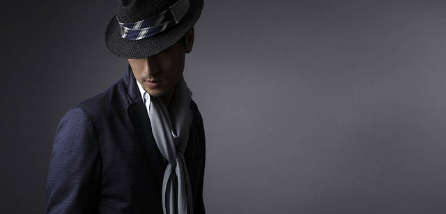 <br />「ハットを被るだけでも、着こなしに味が出ます。」　ジャケット7万1400円（ランバン コレクション／ジョイックスコーポレーション）、その他すべてスタイリスト私物