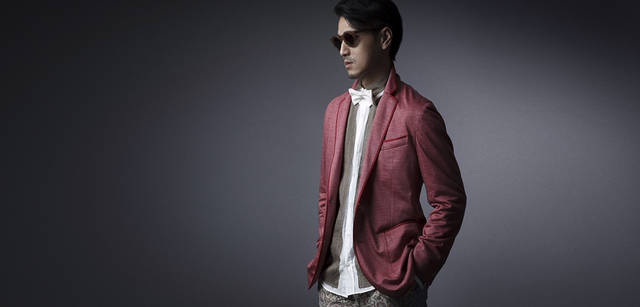 <br />「ニットタイやシャツに合わせれば、ちょっとフォーマルな場に行っても全然OKだと思います。リゾート地でのパーティウェアだったり、そういう場所によく似合う。」　ジャケット7万1400円（ランバン コレクション／ジョイックスコーポレーション）、その他すべてスタイリスト私物