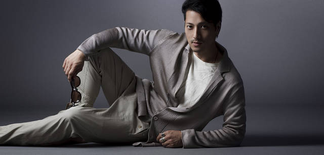 <br />「カラーリングはアースカラーでワントーンにまとめて。」ニットジャケット6万900円（ランバン コレクション／ジョイックスコーポレーション）、その他すべてスタイリスト私物