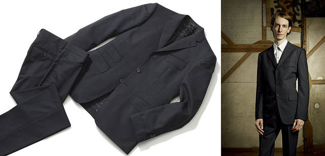 <strong>Paul Smith COLLECTION│ポール・スミス コレクション</strong><br />スーツ 11万5500円、シャツ1万8900円<br>20世紀最後のダンディと呼ばれた英国紳士バニー・ロジャーが好んで着ていたスーツからインスピレーションを得て1999年に発表されたモデルを現代的にモディファイしたスーツ。