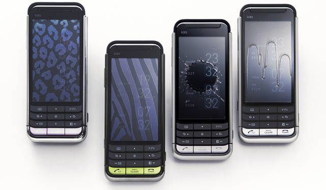 熊谷彰博｜ALEKOLE｜iida LIFESTYLE PRODUCTS「Design Sheet」<br><br>液晶を保護するだけでなく、遊び心のあるデザインが特徴の液晶シート。「Ink」「Pant」「Zebra」「Leopard」の4種類からなる。保護一辺倒ではなく、液晶シートに遊び心もくわえたのが本製品。「Ink」「Pant」は表面に立体感があり、「Zebra」「Leopard」はホログラムによって柄が7色に輝く。コミュニケーションツールとしてだけでなく、斜め60度から見ると液晶が隠れるメールブロックのフィルムを採用している。