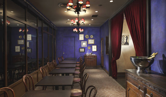 ブラッスリー＆ワイン カフェ「Buzz（バズ）」