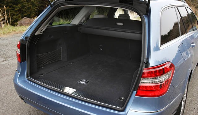 <b>Mercedes-Benz E Class Stationwagon｜メルセデス・ベンツ Ｅクラスのステーションワゴン</b>