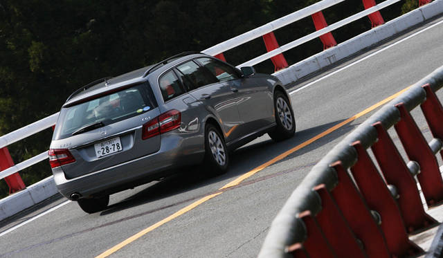 <b>Mercedes-Benz E Class Stationwagon｜メルセデス・ベンツ Ｅクラスのステーションワゴン</b>