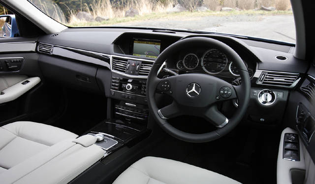 <b>Mercedes-Benz E Class Stationwagon｜メルセデス・ベンツ Ｅクラスのステーションワゴン</b>