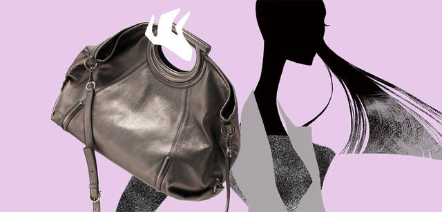 　着こなしをモードに仕上げてくれるブロンズカラー。随所にサルヴァトーレ フェラガモのアイコンモチーフである「ガンチーニ」がほどこされている。口の部分はマグネットで閉じる仕様になっていて、使い勝手も抜群！ ショルダーストラップは取り外し可能な２ウェイ。バッグ[W50×H35×D20cm] 20万7900円（サルヴァトーレ フェラガモ／フェラガモ・ジャパン）