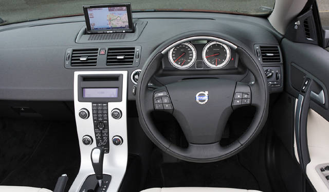 <b>VOLVO C70 T5 GT｜しなやかな力強さを秘めたカブリオレ</b>