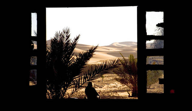 Twiggy｜「メルーズガのホテル」の部屋からの景色。大砂丘！ 海や山とはまたひと味違います。