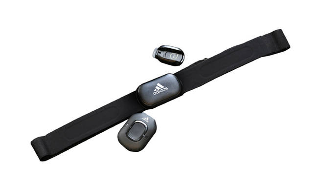 <b>adidas｜アディダス</b>　デジタルパーソナルトレーニングツール。「mi Coach ペーサー」4700円