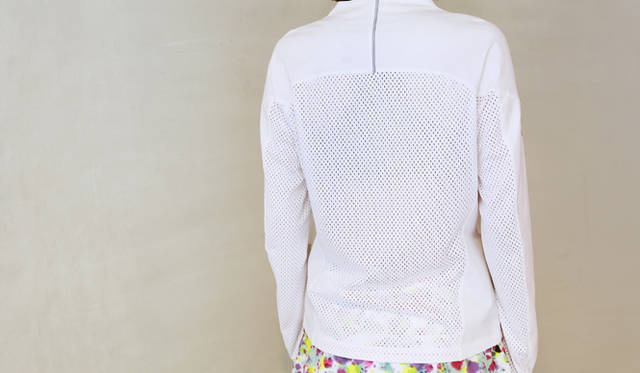 <b>NIKE｜ナイキ</b>　背中は通気性の良いメッシュ素材。アウター「ストレッチストームフライジャケット」1万2600円