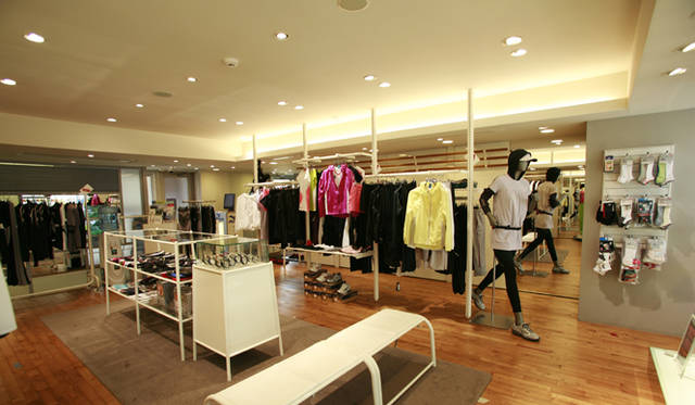 <b>MIZUNO｜ミズノ</b>　ミズノショップ原宿内観