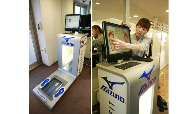 <b>MIZUNO｜ミズノ</b>　ミズノショップ原宿｜足型測定機「プリシジョンフィット」