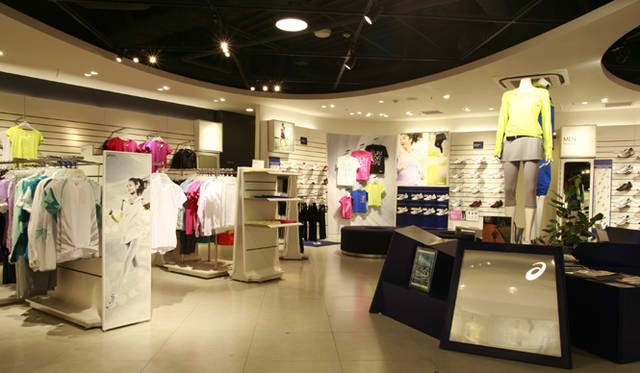 <b>asics｜アシックス</b>　アシックスストア原宿内観