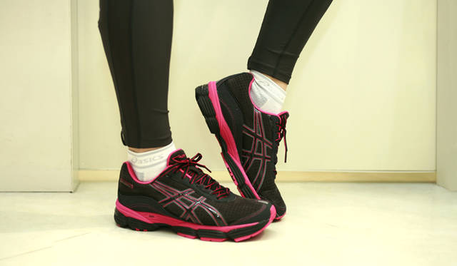 <b>asics｜アシックス</b>　シューズ「レディ ゲルソアラGR（ブラック×ブラック）」1万2600円 