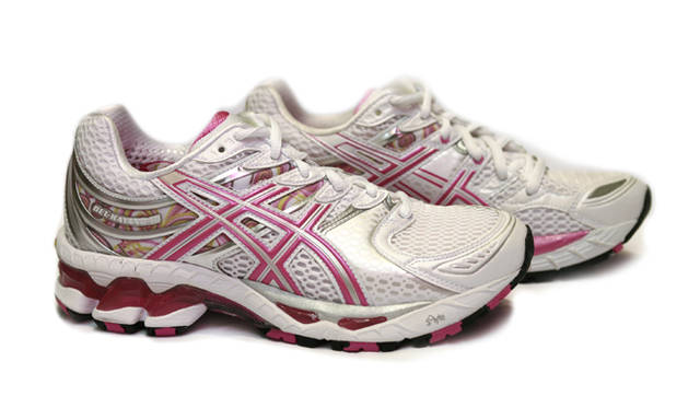 <b>asics｜アシックス</b>　「レディ ゲルカヤノ16（ホワイト×ローズ） 」1万5225円