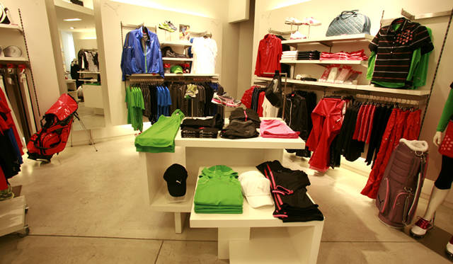 <b>PUMA｜プーマ</b>　プーマストア 原宿内観