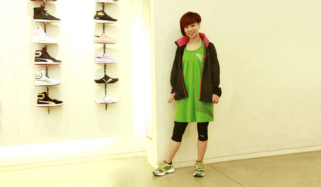 <b>PUMA｜プーマ</b>　ジャケット「W.B.ジャケット」1万3650円、ワンピース「ランドレス」8085円、タイツ「Womens コンプレッション3/4タイツ」6195円、シューズ「コンプリートヴェンティス ウィメンズ」1万2600円