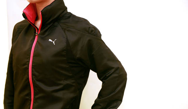 <b>PUMA｜プーマ</b>　ピンクのラインがさりげなく主張。ジャケット「W.B.ジャケット」1万3650円