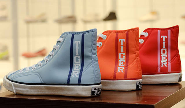 <strong>オニツカタイガー｜スペースシャワーTV</strong>　BACK TO HOME supported by Onitsuka Tiger｜2010年4月オンエア<br />オニツカタイガー神戸　サイトウ “JxJx” ジュン着用モデル　LAYUP 72 1万1550円